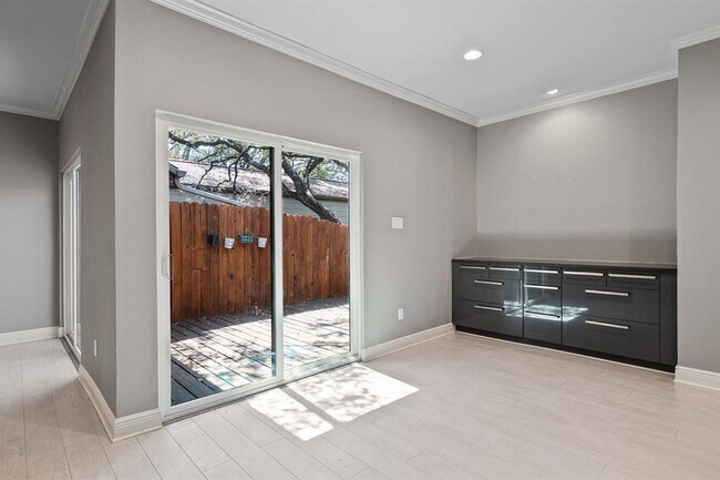 Building Photo - 5703 Eagle Cliff