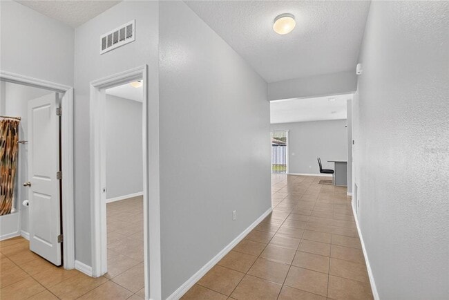 Building Photo - 11528 Southern Creek Dr