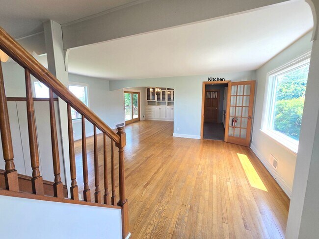 Building Photo - Amazing views overlooking the Raritan River! Commuter delight! Single family home with 2-bedroom,...