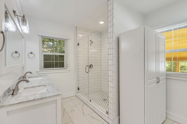 Building Photo - Elegant Yale Crest Bungalow in the Heart o...