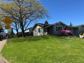 Building Photo - 618 NE 106th Ave