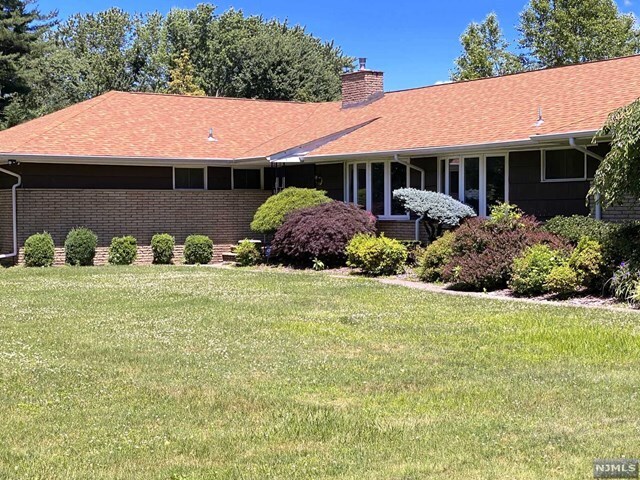 Building Photo - 255 Alpine Dr