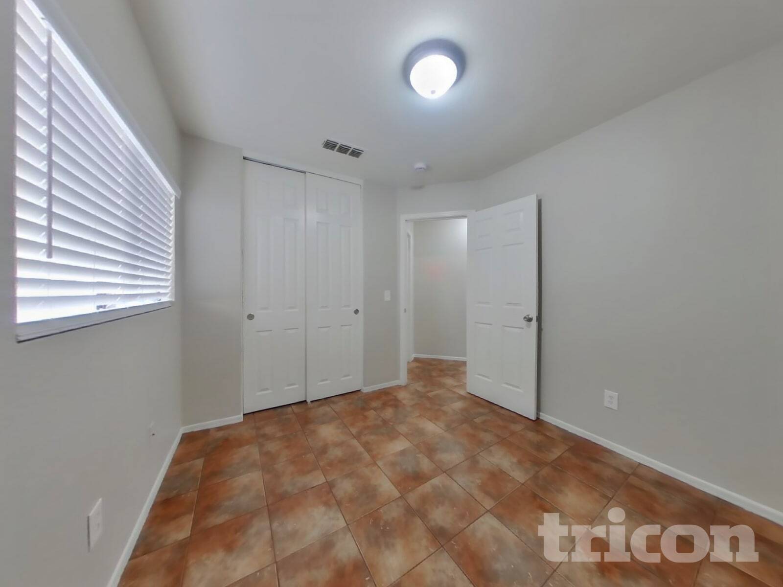 Building Photo - 11519 W Windrose Ave