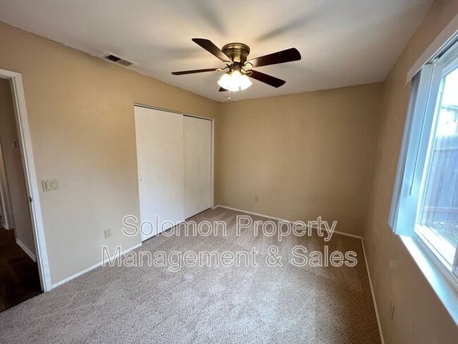 Building Photo - 1008 Santa Fe Dr