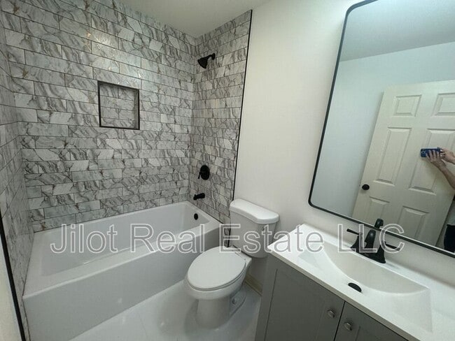 Building Photo - 2390 Tiffany Pl