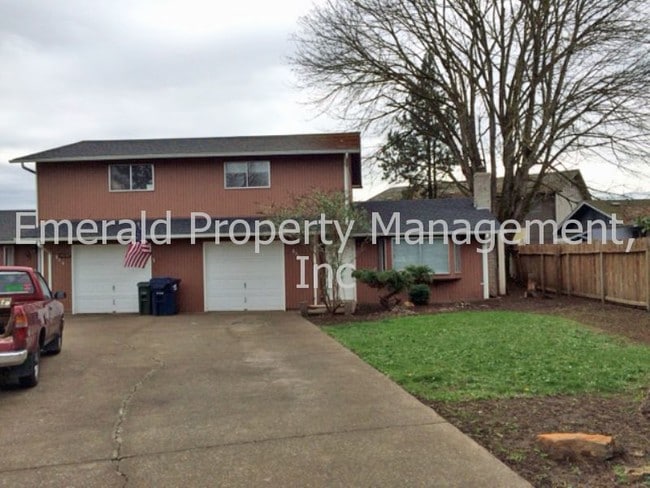 Primary Photo - Gateway area updated 2-story duplex