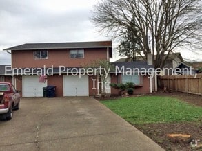 Building Photo - Gateway area updated 2-story duplex