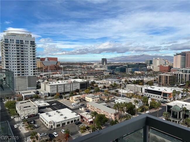 Building Photo - 900 S Las Vegas Blvd