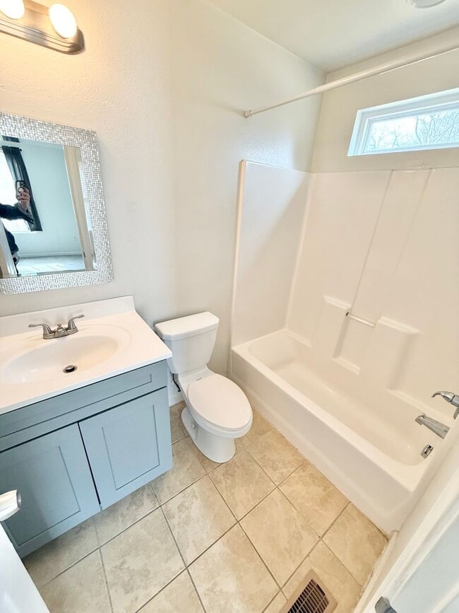 Building Photo - **4bed near MIL base- GRANITE/STAINLESS STEEL Appliances~ Roomates welcome!