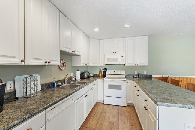 Building Photo - 1420 Ocean Way