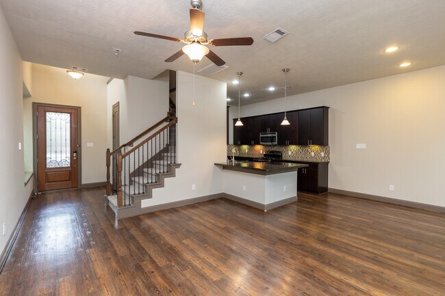 Building Photo - 87 Aventura Pl