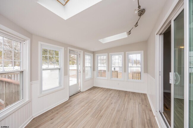 Building Photo - 320 Bergen Ave