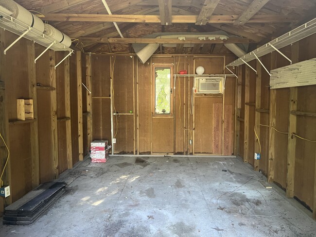 Building Photo - 110 Miller St