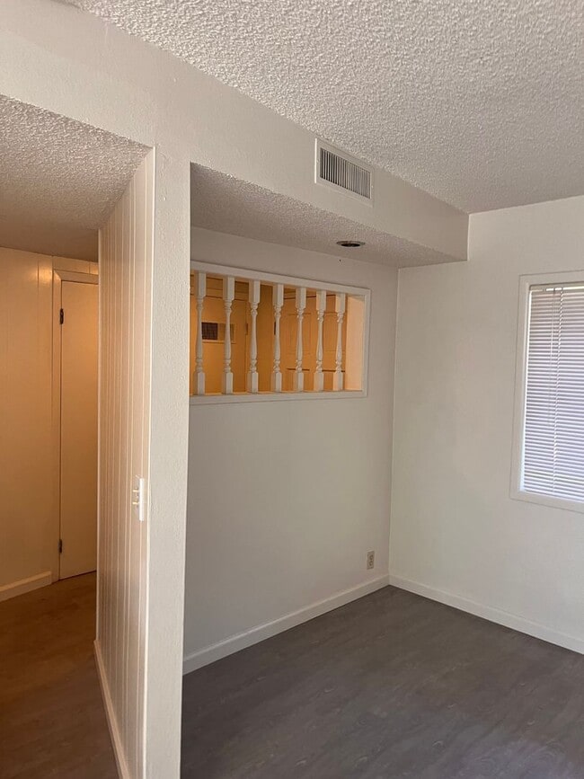 Building Photo - 424 Sycamore Ave