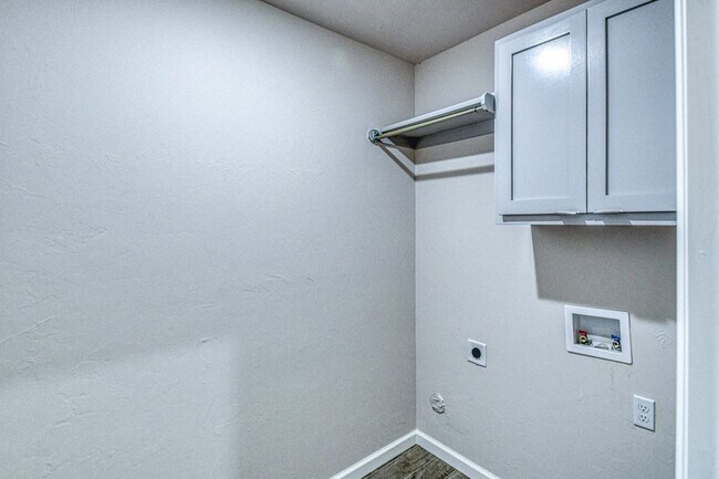 Building Photo - 1002 Varenna Ct