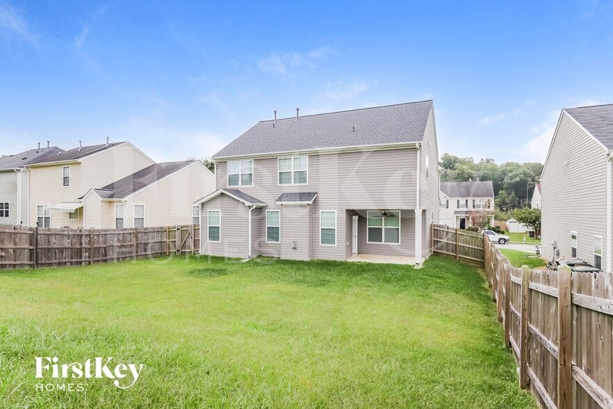 Building Photo - 3505 Panarama Dr