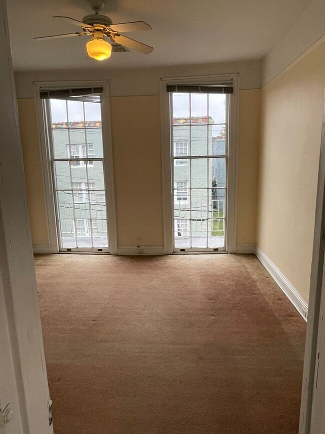 Building Photo - Spacious 2BD/1BA Uptown