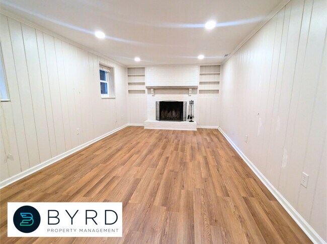Building Photo - 13300 Farm Crest Ct