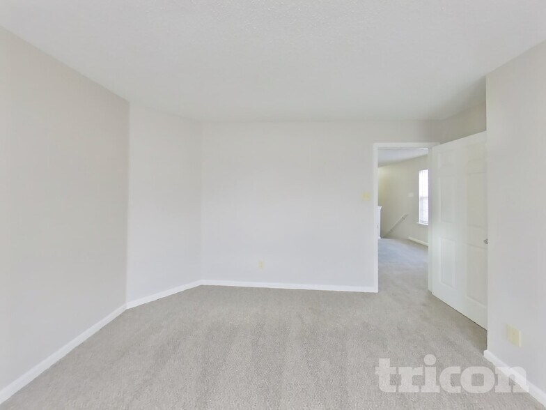 Building Photo - 4518 Connaught W Dr