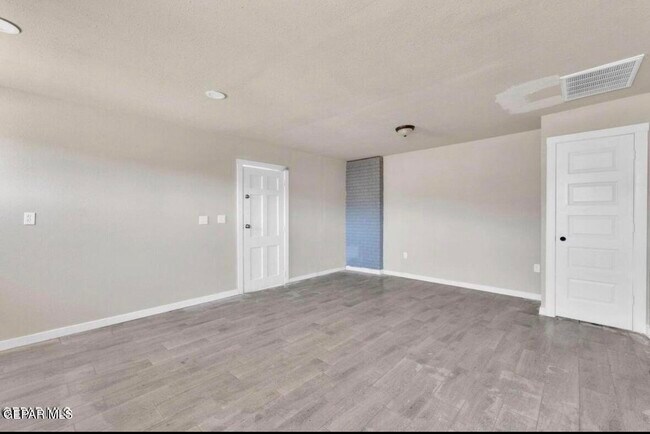 Building Photo - 8827 Mt Elbert Dr