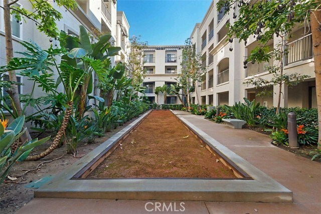 Building Photo - 1358 Scholarship