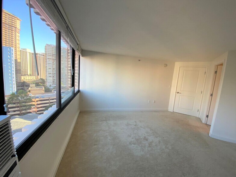 Building Photo - 343 Hobron Ln