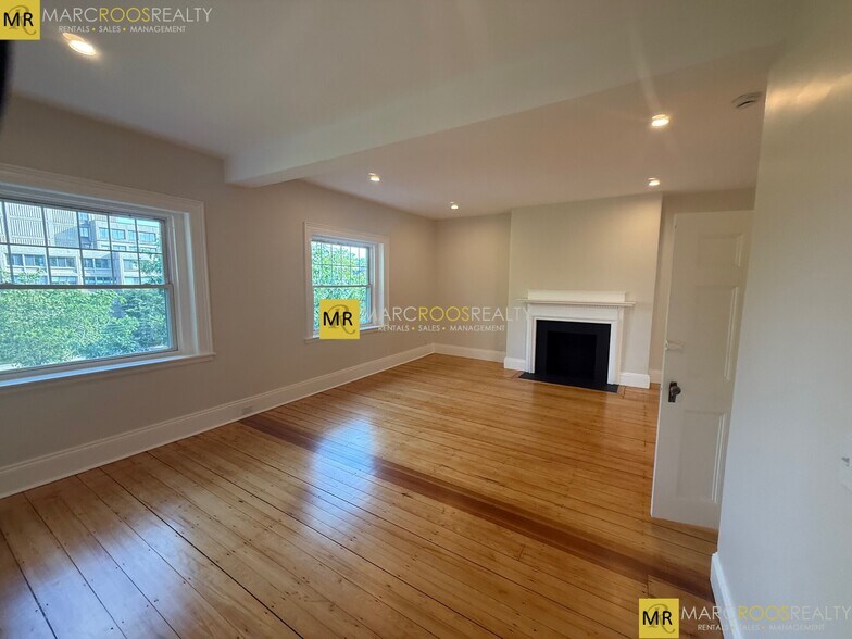 Building Photo - 1726 Beacon St