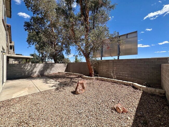 Building Photo - 4 BED 3 BATH HOME W/BONUS ROOM IN GATED COMMUNITY