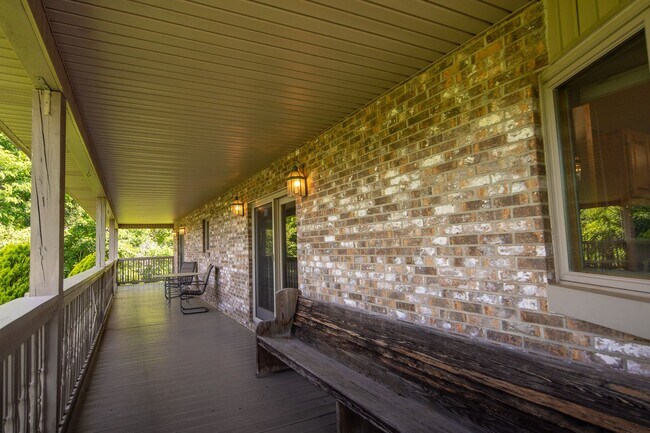 Building Photo - tripl411