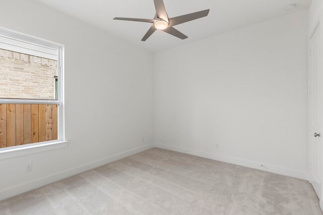 Building Photo - 8011 Fenway Hts Dr