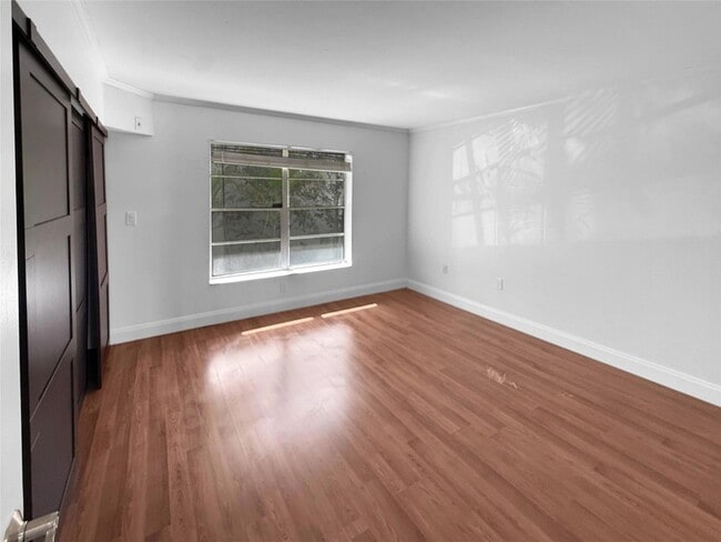 Building Photo - 811 W Oakland Park Blvd