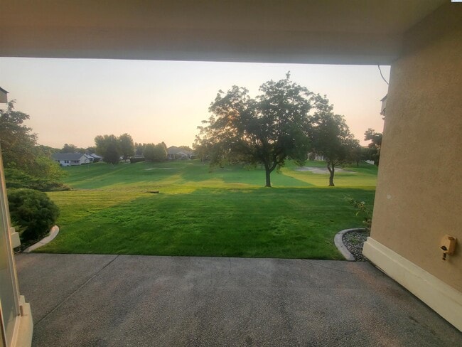 Building Photo - Golf Course Frontage