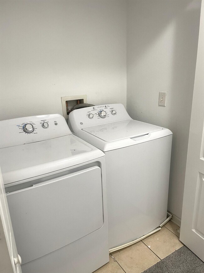Building Photo - 509 Cabernet Pl