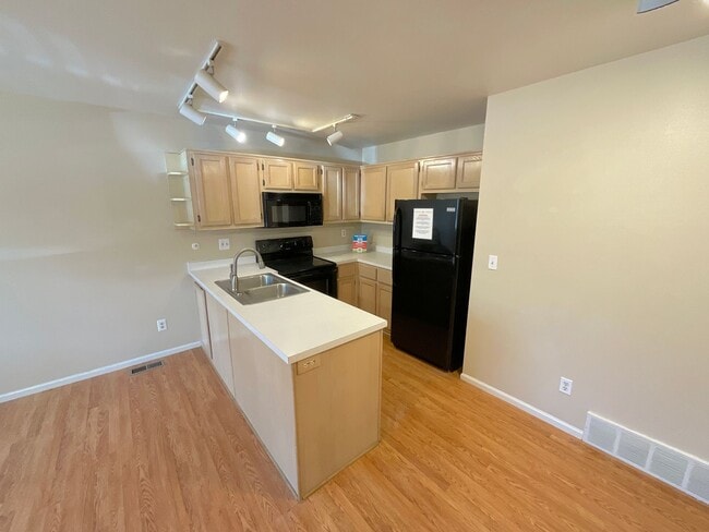 Building Photo - 1 Bedroom Townhome Available Near N Academy Blvd and Vickers Dr!