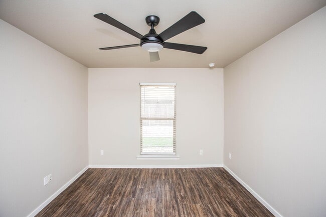 Building Photo - 2126 N Jayton Ave