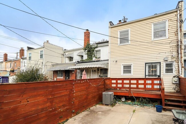 Building Photo - 3351 Clay St NE