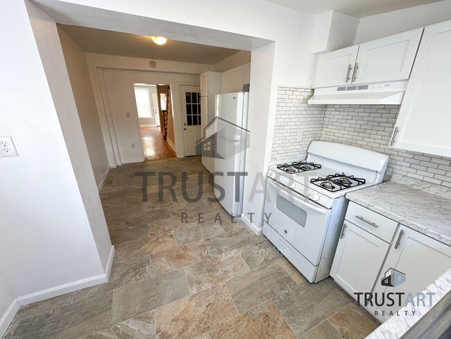 Building Photo - 1841 E Clementine St