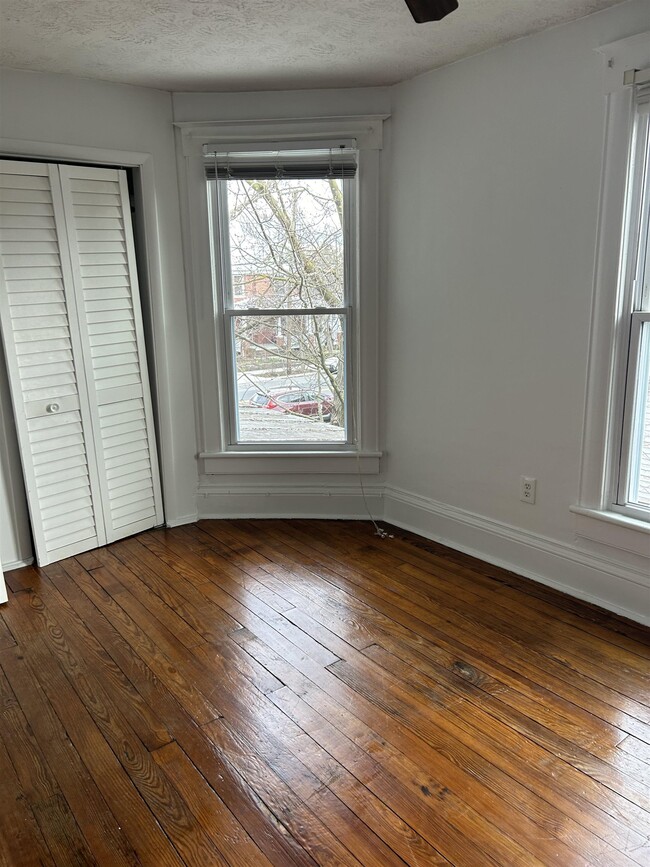 Building Photo - 527 Virginia Ave