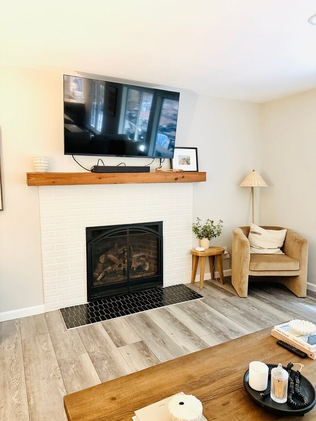Building Photo - 3305 12th Ave Ct NW