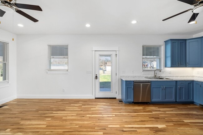 Building Photo - 2104 Jade Dr