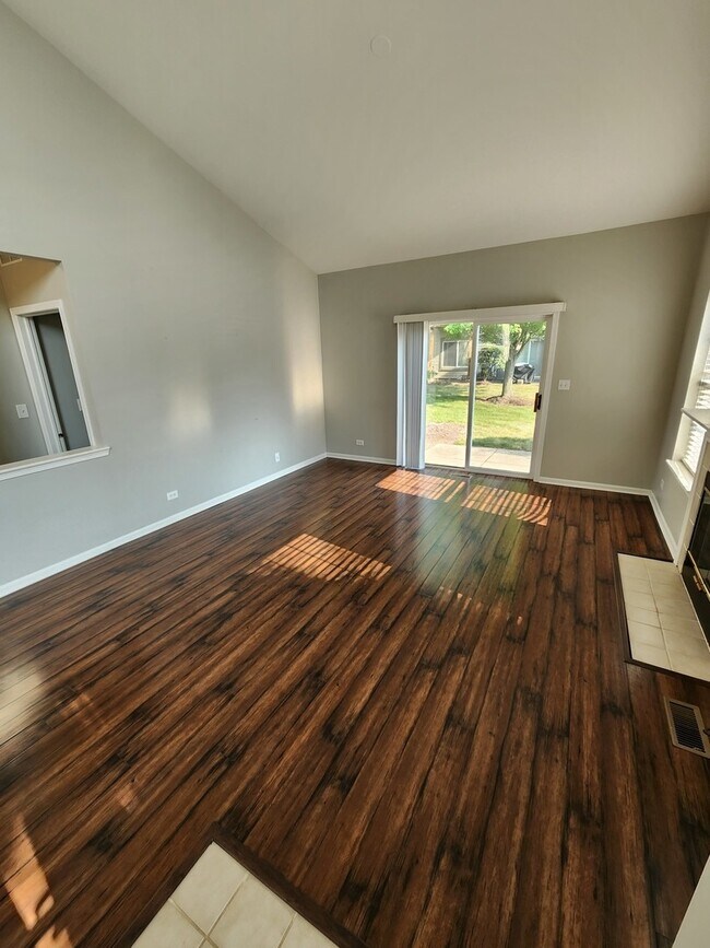 Building Photo - 991 Park Hill Cir