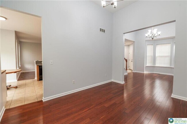 Building Photo - 835 Spring White Dr