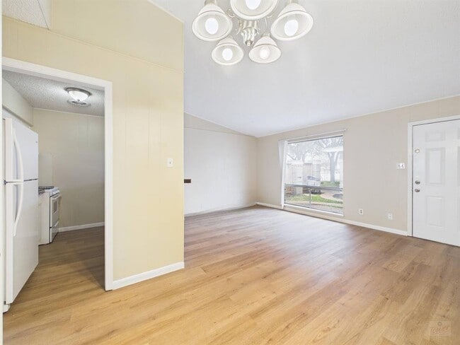 Building Photo - 616 W 51st St