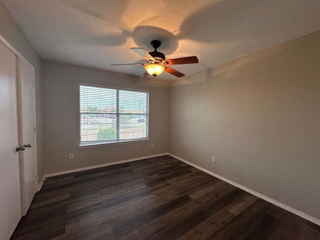 Building Photo - **Available 6/6/25**