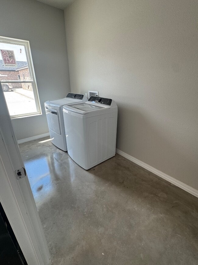 Building Photo - 708 West St