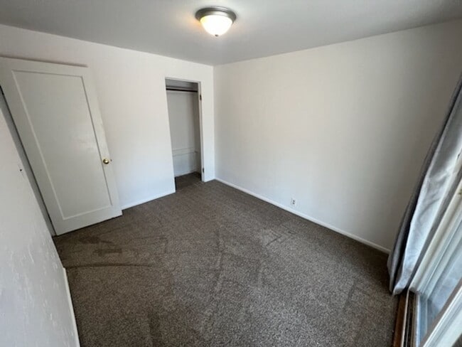 Building Photo - Cute 2 bed/1 bath home with fenced back yard & a/c!