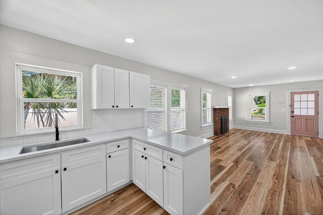Building Photo - Fully Renovated 3 bedroom St. Pete Home | ...