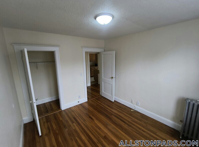 Building Photo - 5 Barrows St