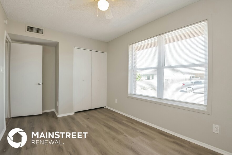 Building Photo - 2255 E Gable Ave