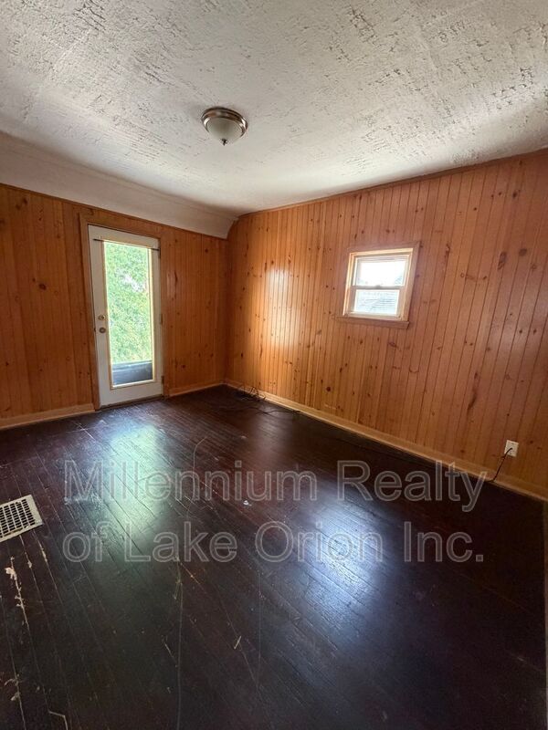 Building Photo - 49 Neome Dr